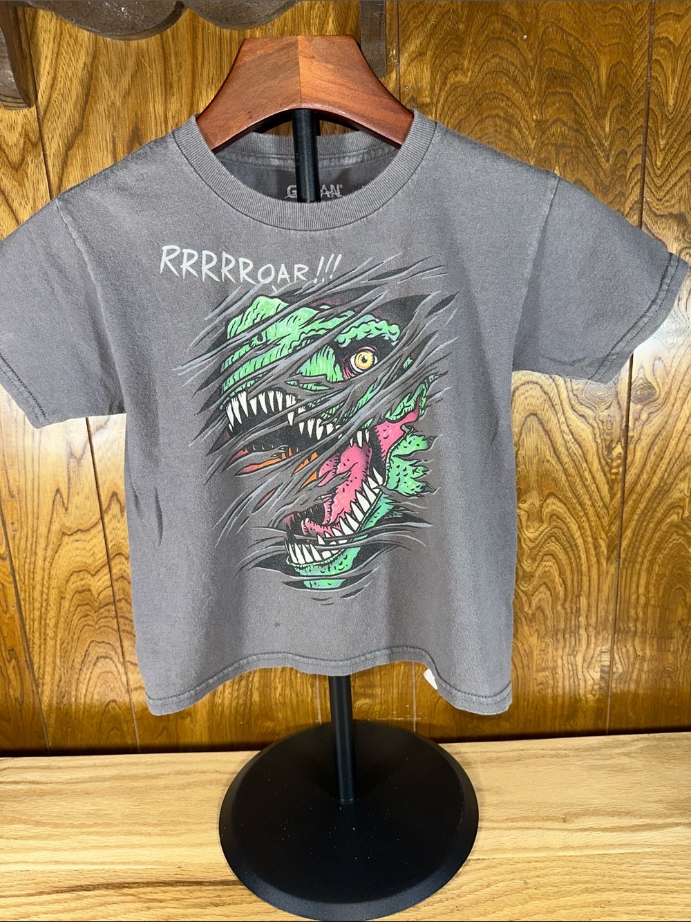 🎉Gildan Gray Short-Sleeve Tee with Neon Dino Graphic. D206